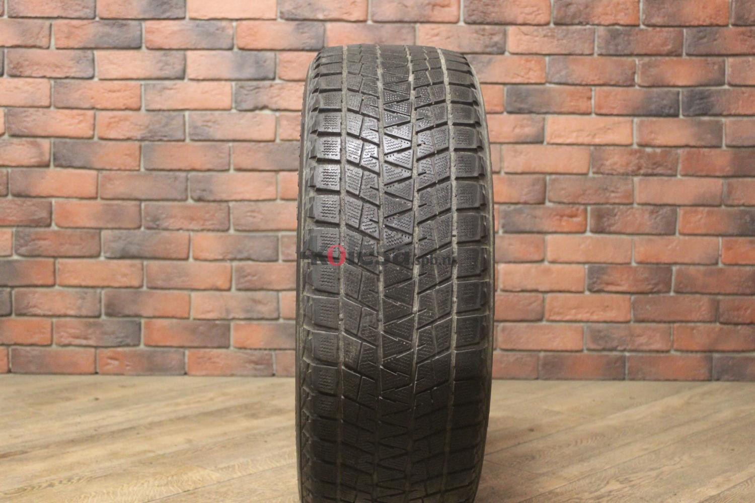 Зимние нешипованные шины R17 235/60 Bridgestone Blizzak DM-V1 бу Лип. (4-5 мм.)