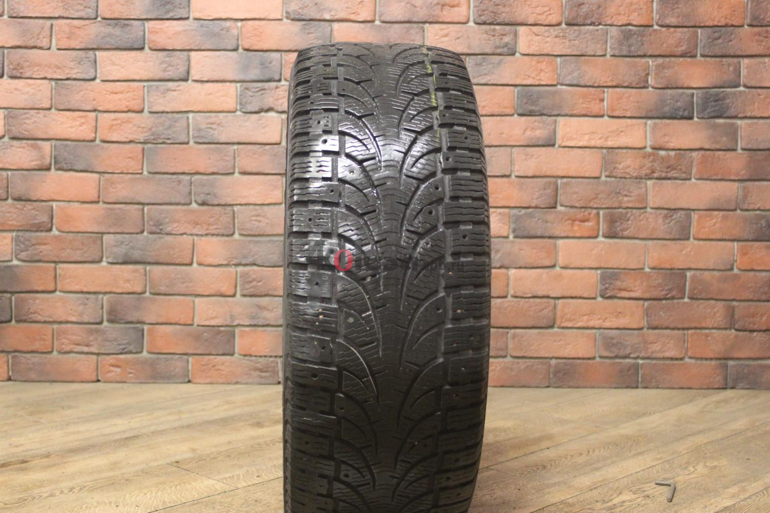 Зимние шипованные шины R17 235/60 Pirelli Winter Carving Edge бу (4-5 мм.) остаток шипов 0-25%