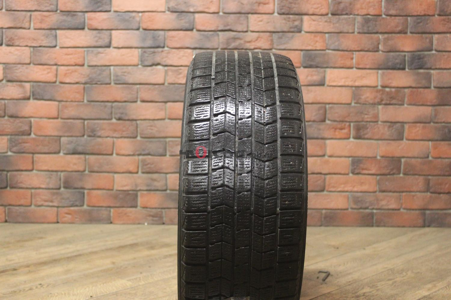 Зимние нешипованные шины R17 215/50 Dunlop Graspic DS3 бу Лип. (4-5 мм.)