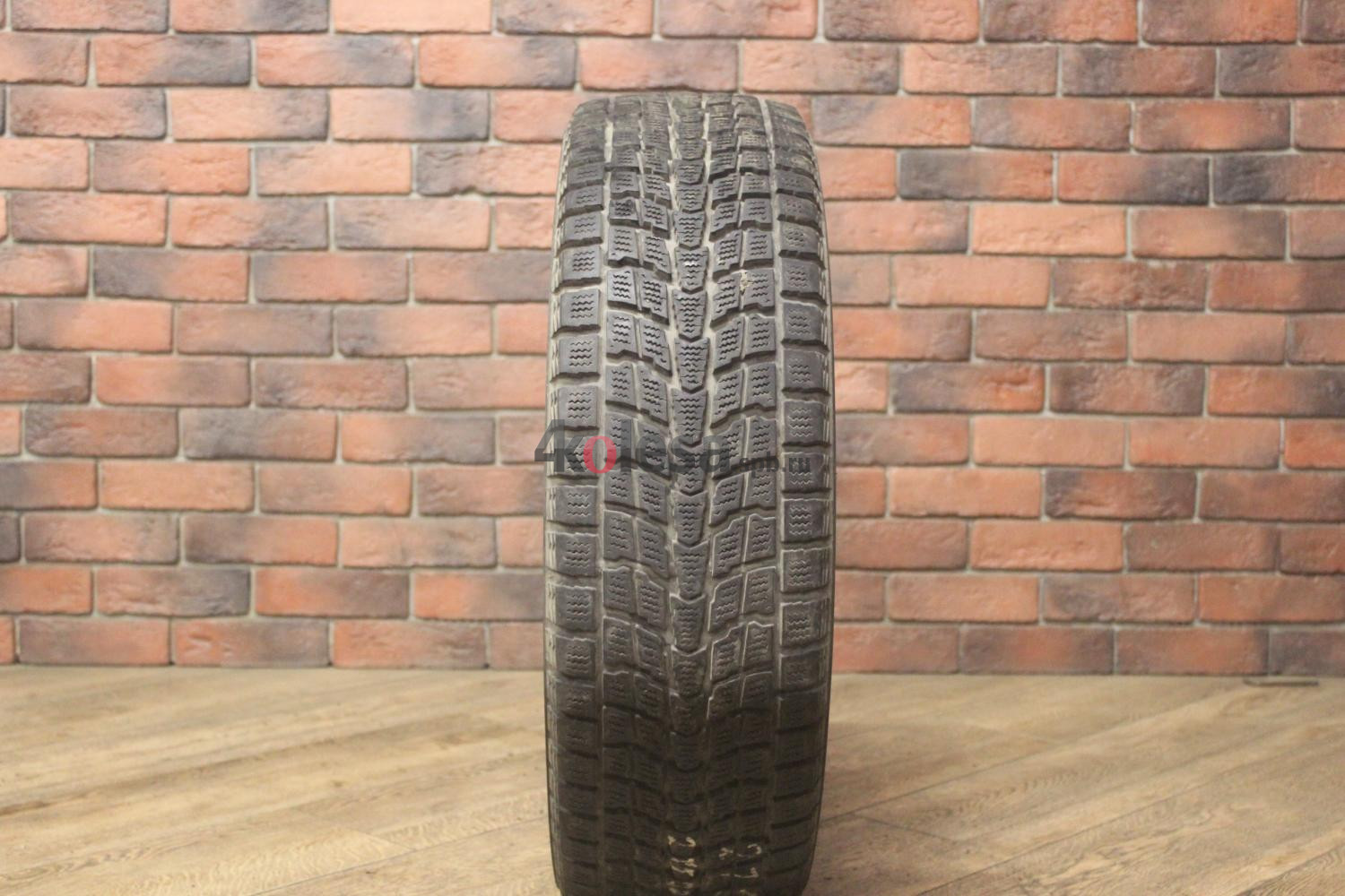 Зимние нешипованные шины R16 215/70 Dunlop Grandtrek SJ6 бу Лип. (6-7 мм.)