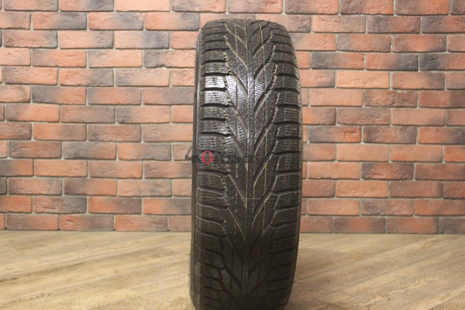 Зимние нешипованные шины R15 235/75 Nokian Tyres Hakkapeliitta R2 бу Лип. (8-9 мм.)