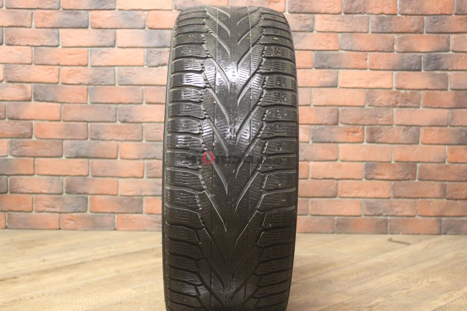 Зимние нешипованные шины R18 245/60 Nokian Tyres Hakkapeliitta R2 бу Лип. (4-5 мм.)
