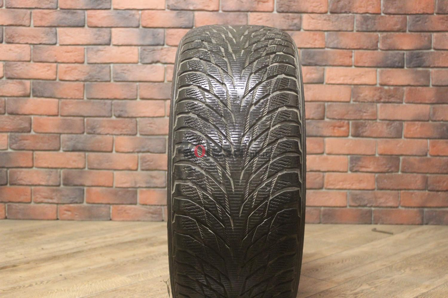 Зимние нешипованные шины R18 245/50 Nokian Tyres Hakkapeliitta R2 RFT бу Лип. (4-5 мм.)