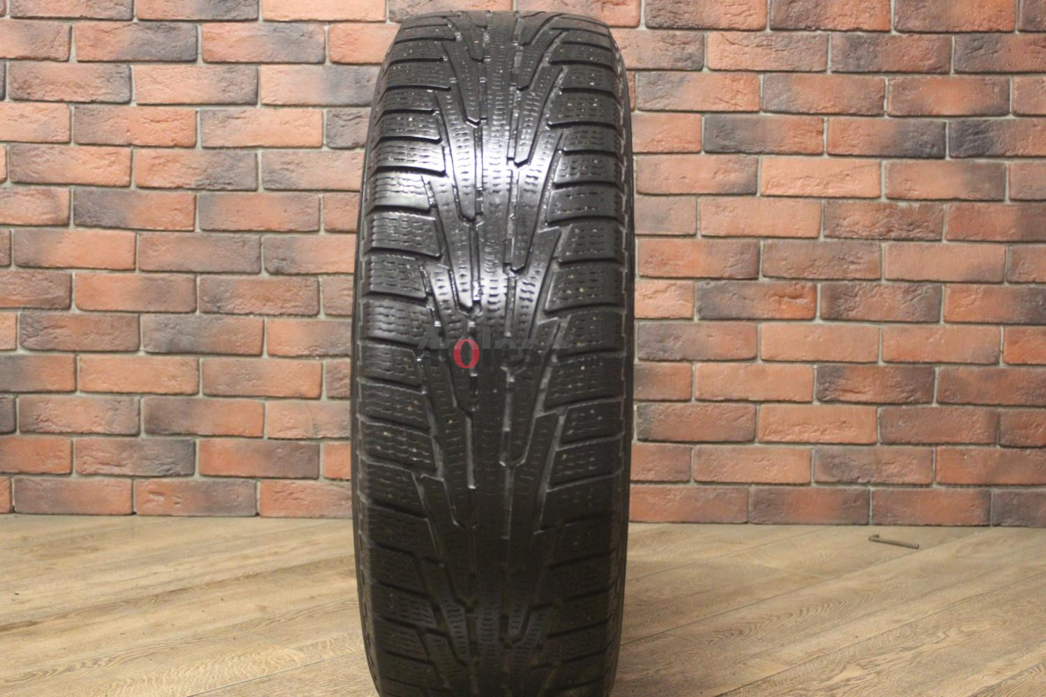Зимние нешипованные шины R18 235/65 Nokian Tyres Hakkapeliitta R бу Лип. (4-5 мм.)