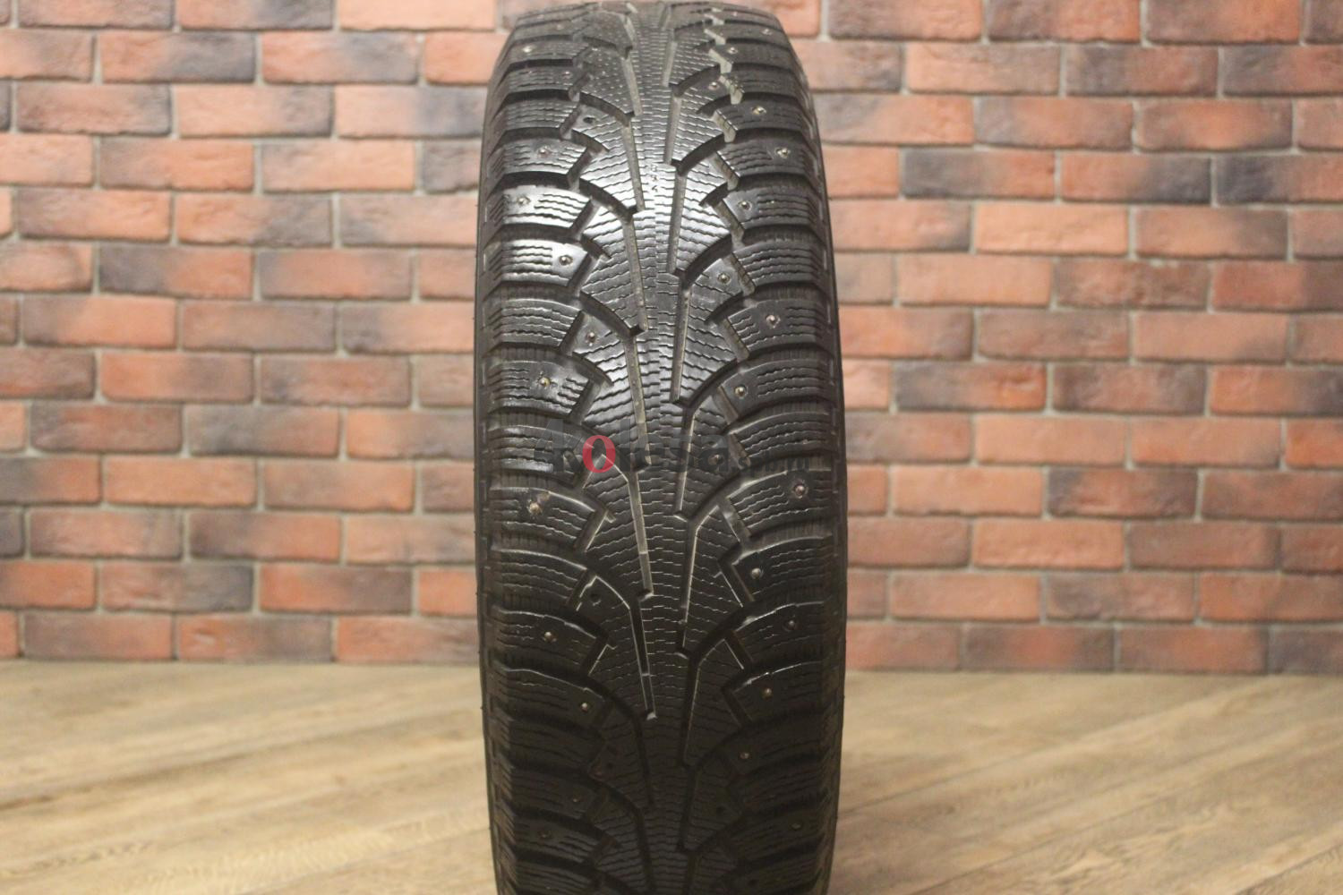 Зимние шипованные шины R18 225/65 Nokian Tyres Hakkapeliitta 5 бу (8-9 мм.) остаток шипов 70-100%