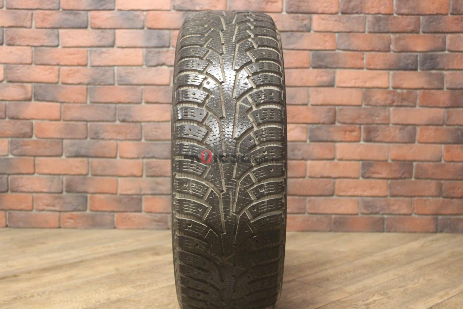 Зимние шипованные шины R18 225/65 Nokian Tyres Hakkapeliitta 5 бу (6-7 мм.) остаток шипов 0-25%
