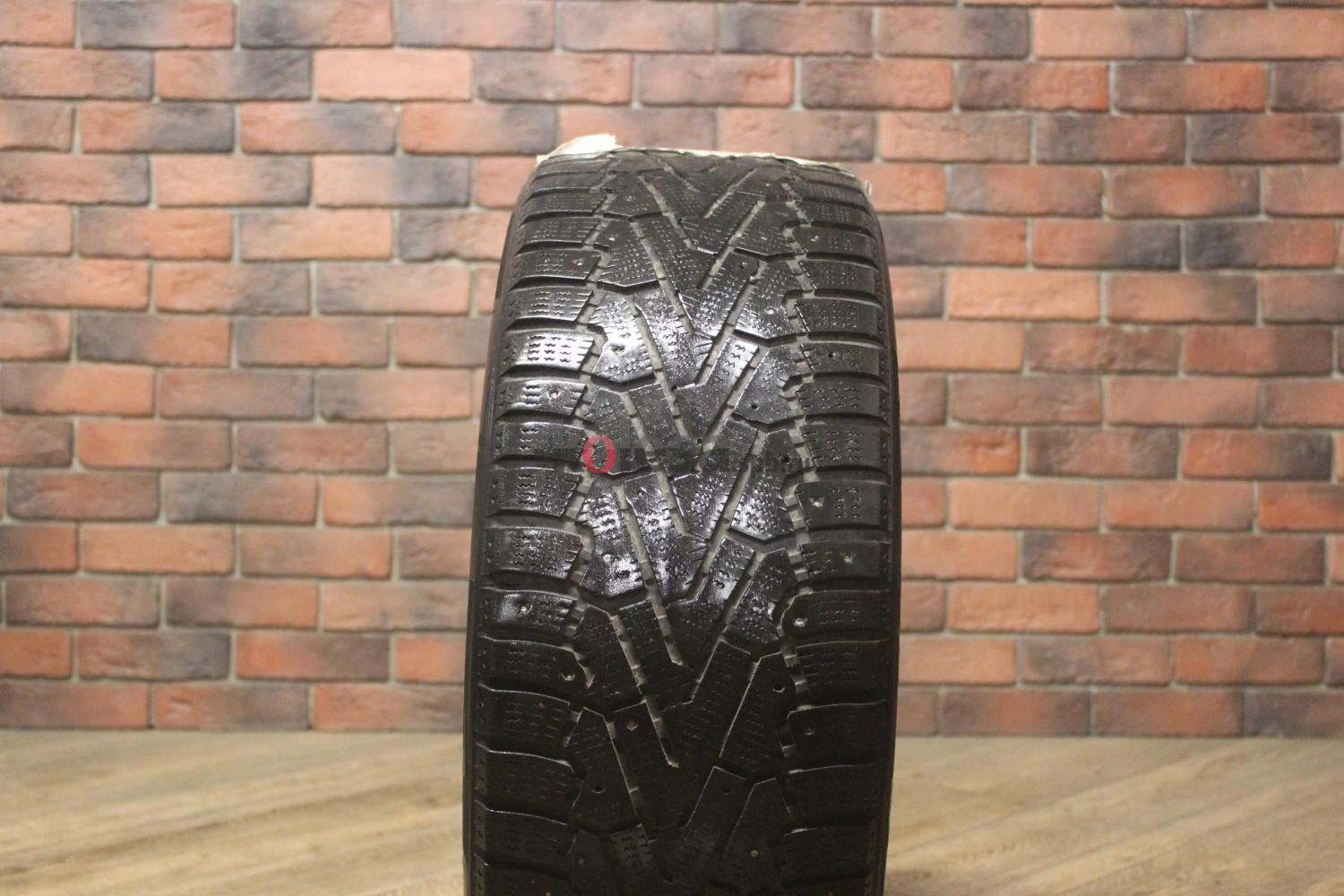 Зимние шипованные шины R19 235/45 Pirelli Ice Zero бу (4-5 мм.) остаток шипов 0-25%