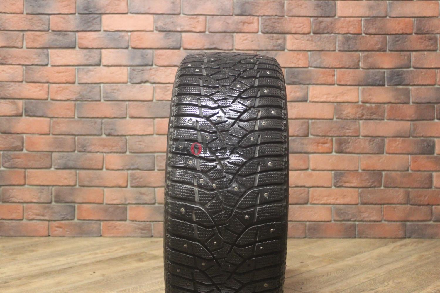 Зимние шипованные шины R19 245/40 Bridgestone Spike-02 бу (8-9 мм.) остаток шипов 70-100%