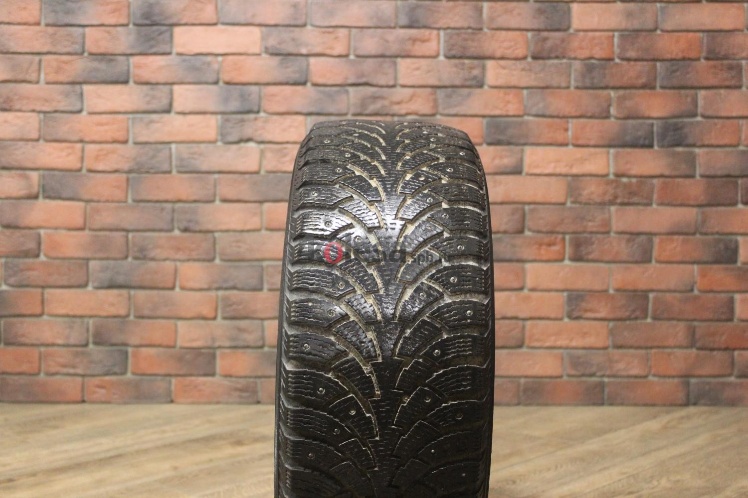 Зимние шипованные шины R16 215/55 Nokian Tyres Hakkapeliitta 4 бу (4-5 мм.) остаток шипов 70-100%