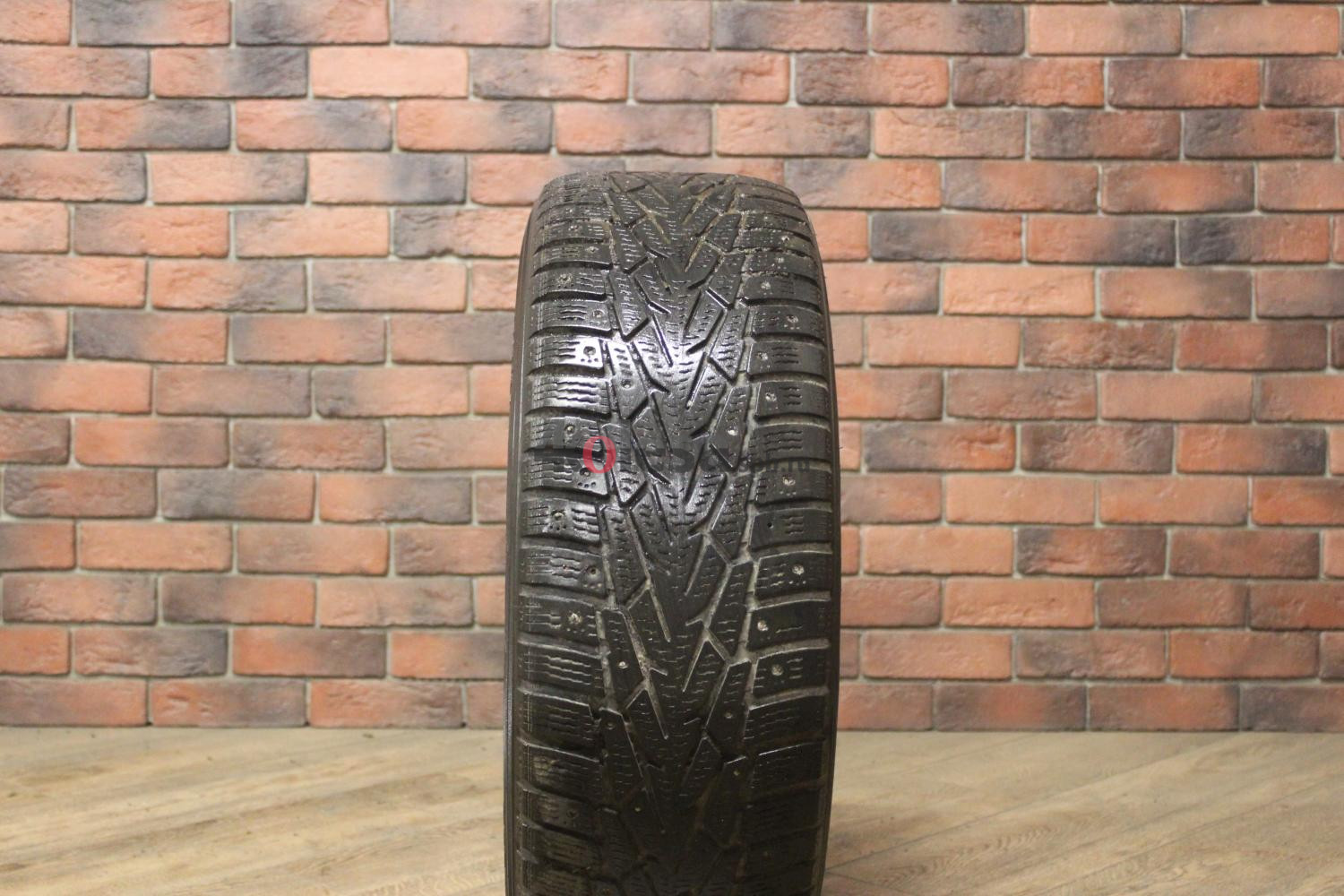 Зимние шипованные шины R16 215/65 Nokian Tyres Nordman 7 бу (4-5 мм.) остаток шипов 0-25%