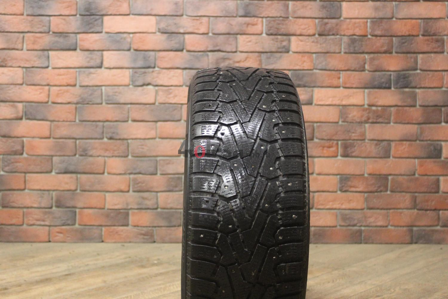Зимние шипованные шины R16 215/55 Pirelli Ice Zero бу (4-5 мм.) остаток шипов 0-25%