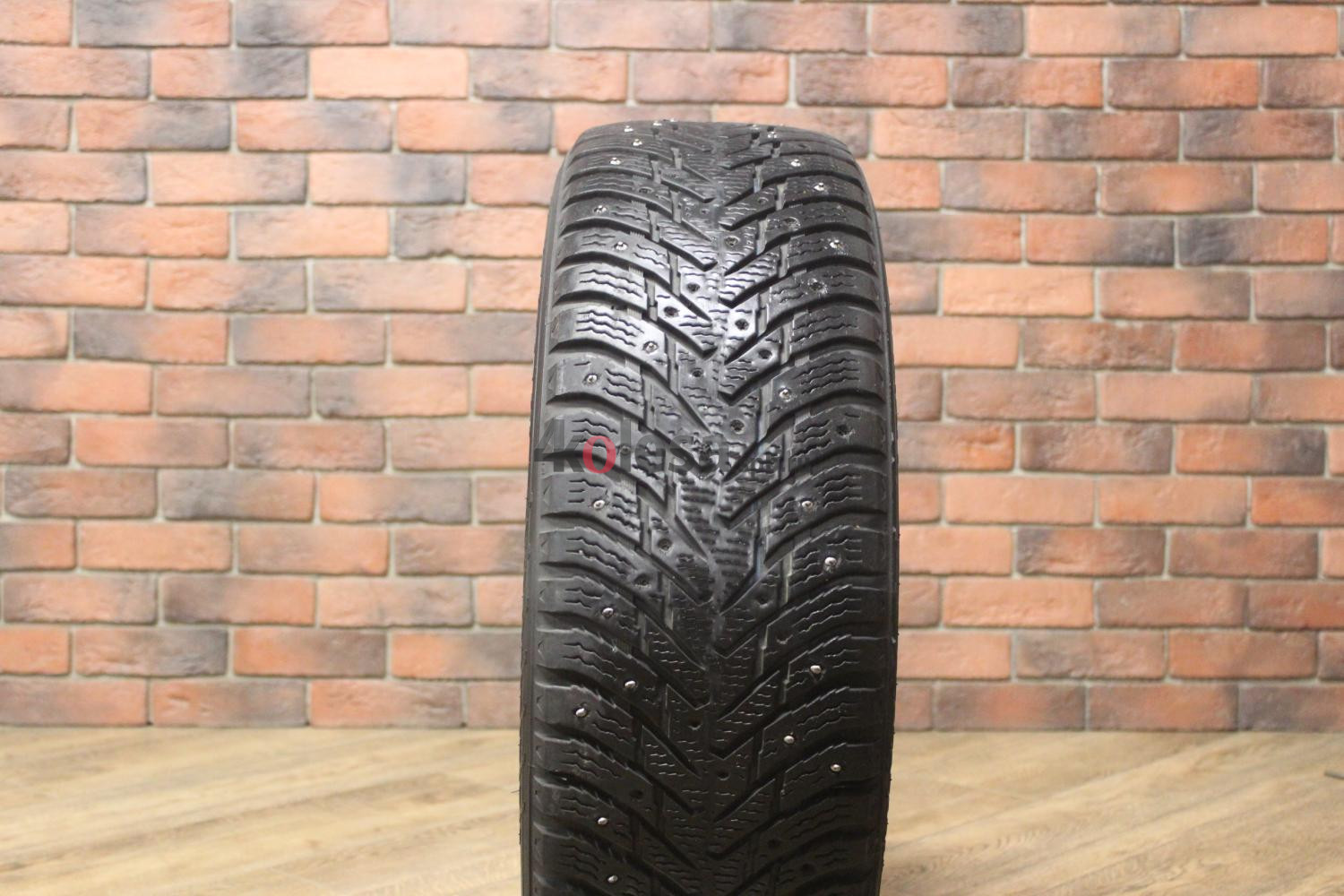 Зимние шипованные шины R17 215/65 Nokian Tyres Hakkapeliitta 8 бу (4-5 мм.) остаток шипов 50-69%