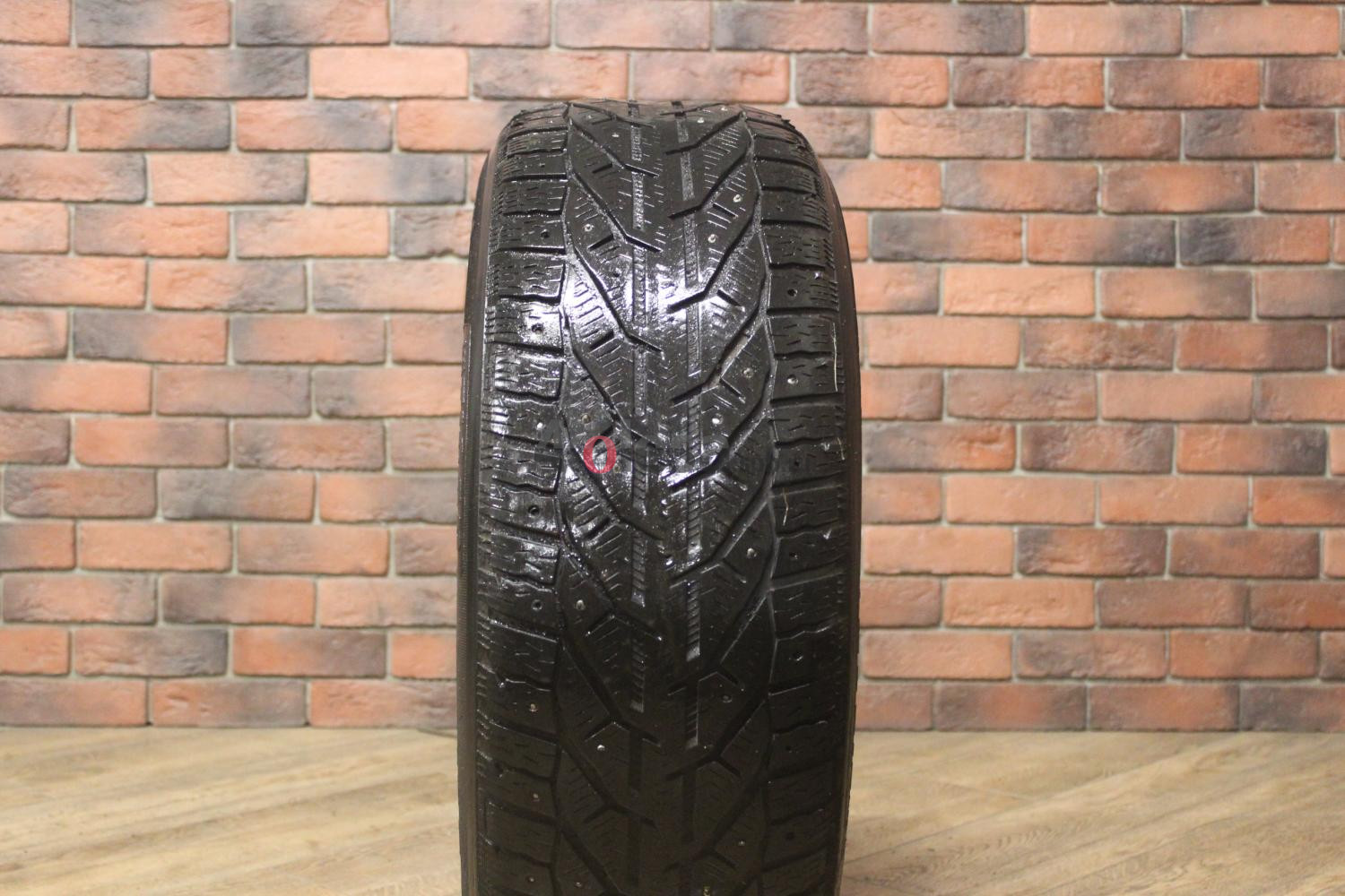 Зимние шипованные шины R18 235/60 Tigar Ice бу (4-5 мм.) остаток шипов 0-25%