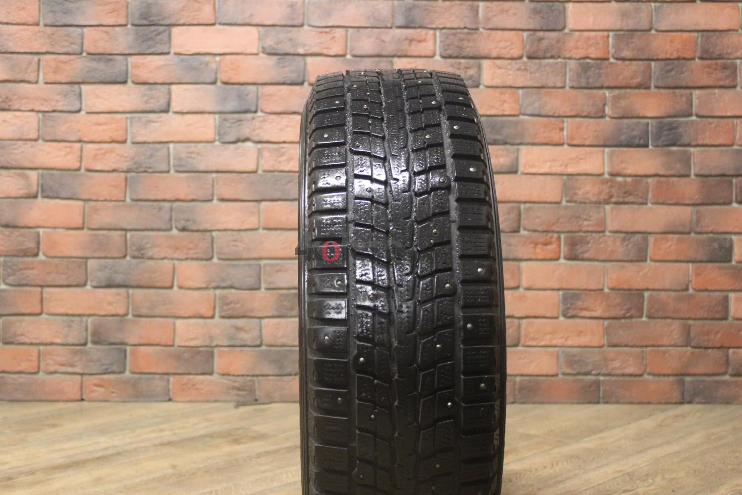 Зимние шипованные шины R16 215/70 Dunlop SP Winter ICE 01 бу (6-7 мм.) остаток шипов 70-100%
