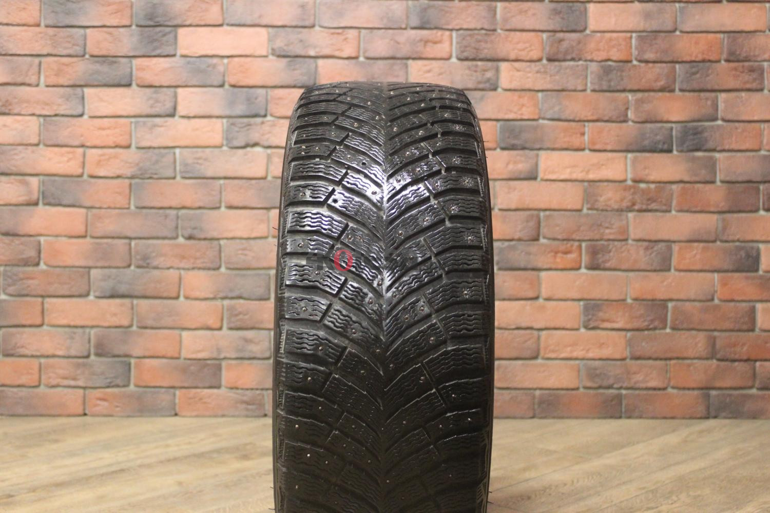 Зимние шипованные шины R17 235/55 Michelin X-Ice North 4 бу (6-7 мм.) остаток шипов 70-100%