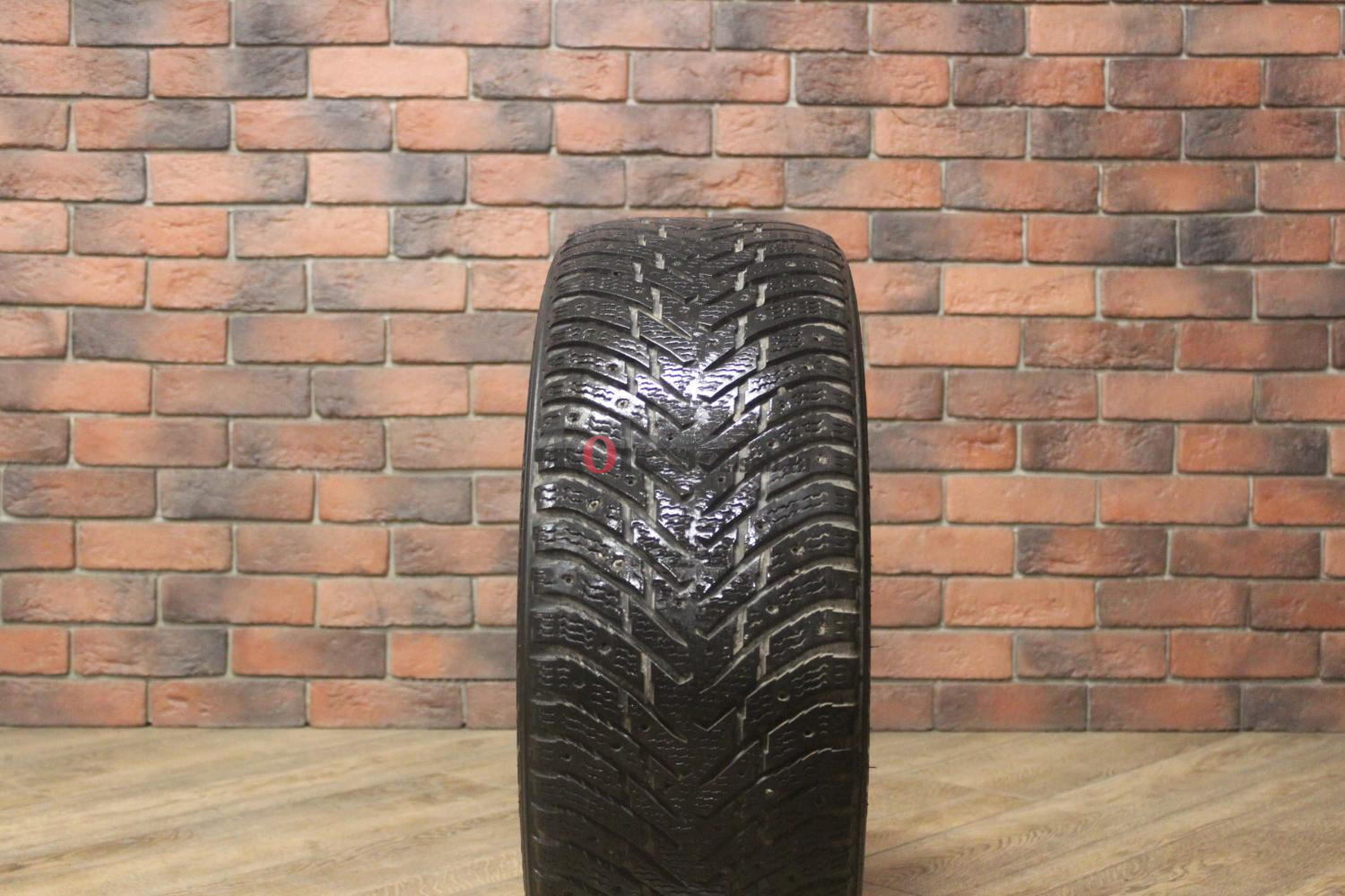 Зимние шипованные шины R16 215/55 Nokian Tyres Hakkapeliitta 8 бу (4-5 мм.) остаток шипов 0-25%