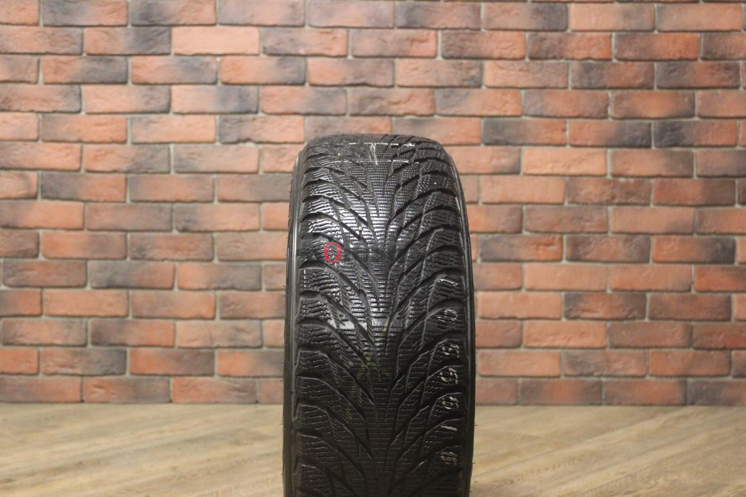 Зимние нешипованные шины R16 195/55 Nokian Tyres Hakkapeliitta R2 RFT бу Лип. (4-5 мм.)