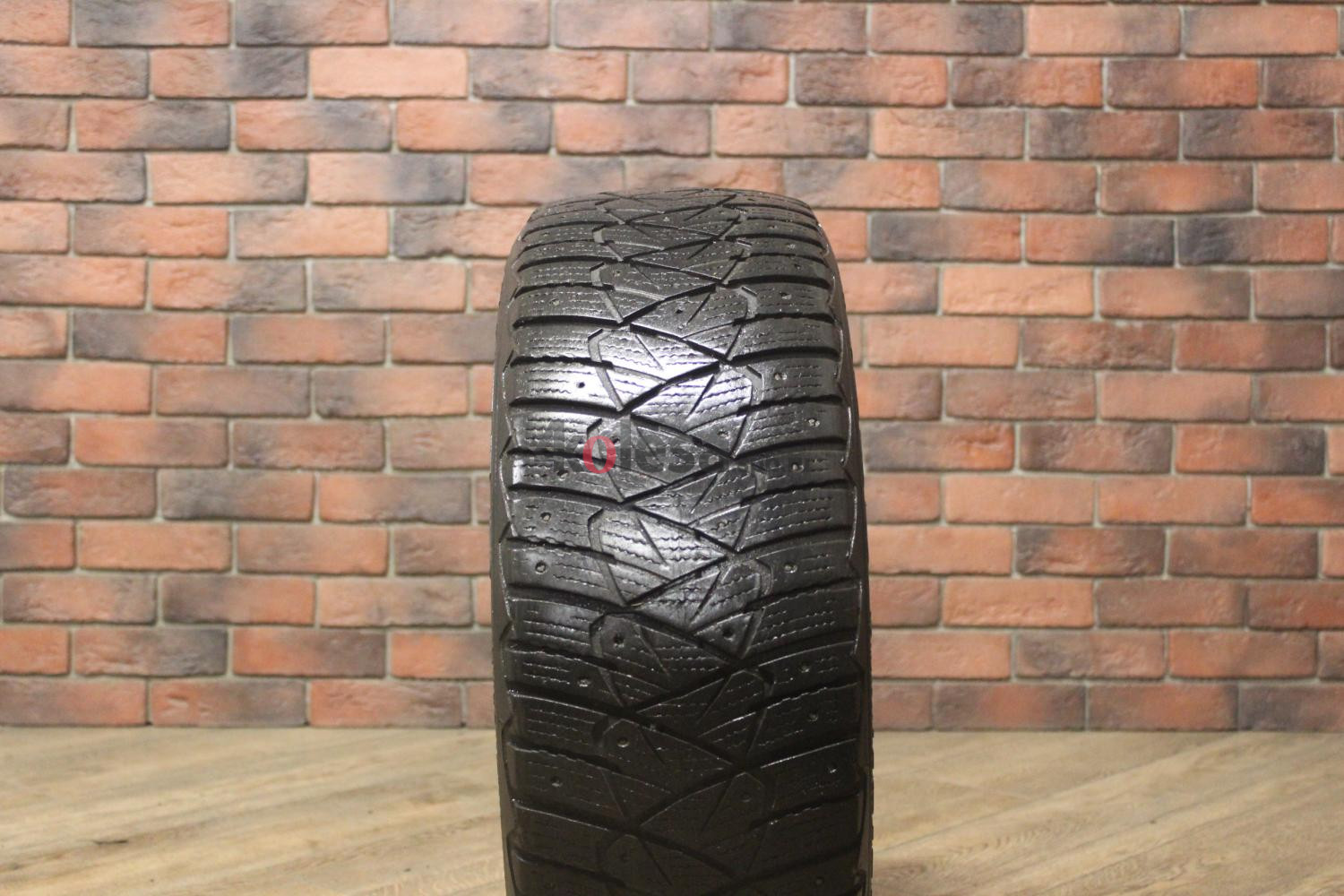Зимние шипованные шины R17 215/55 Goodyear Ultra Grip 600 бу (6-7 мм.) остаток шипов 0-25%