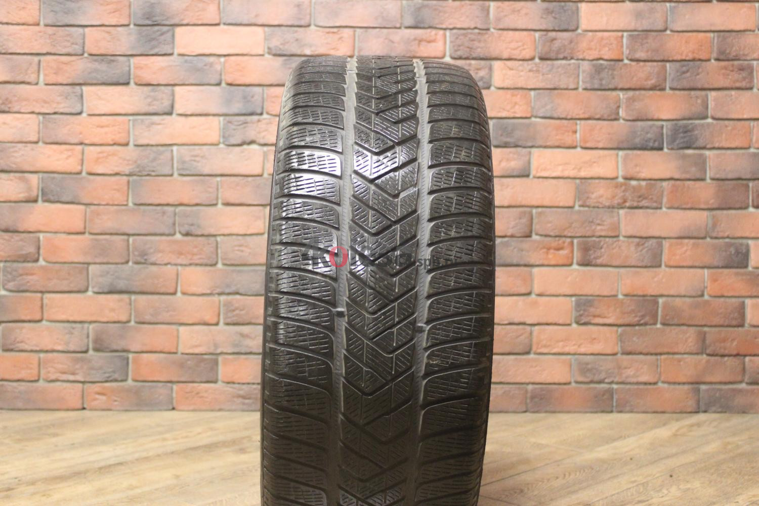 Зимние нешипованные шины R20 255/45 Pirelli Scorpion Winter бу Лип. (4-5 мм.)