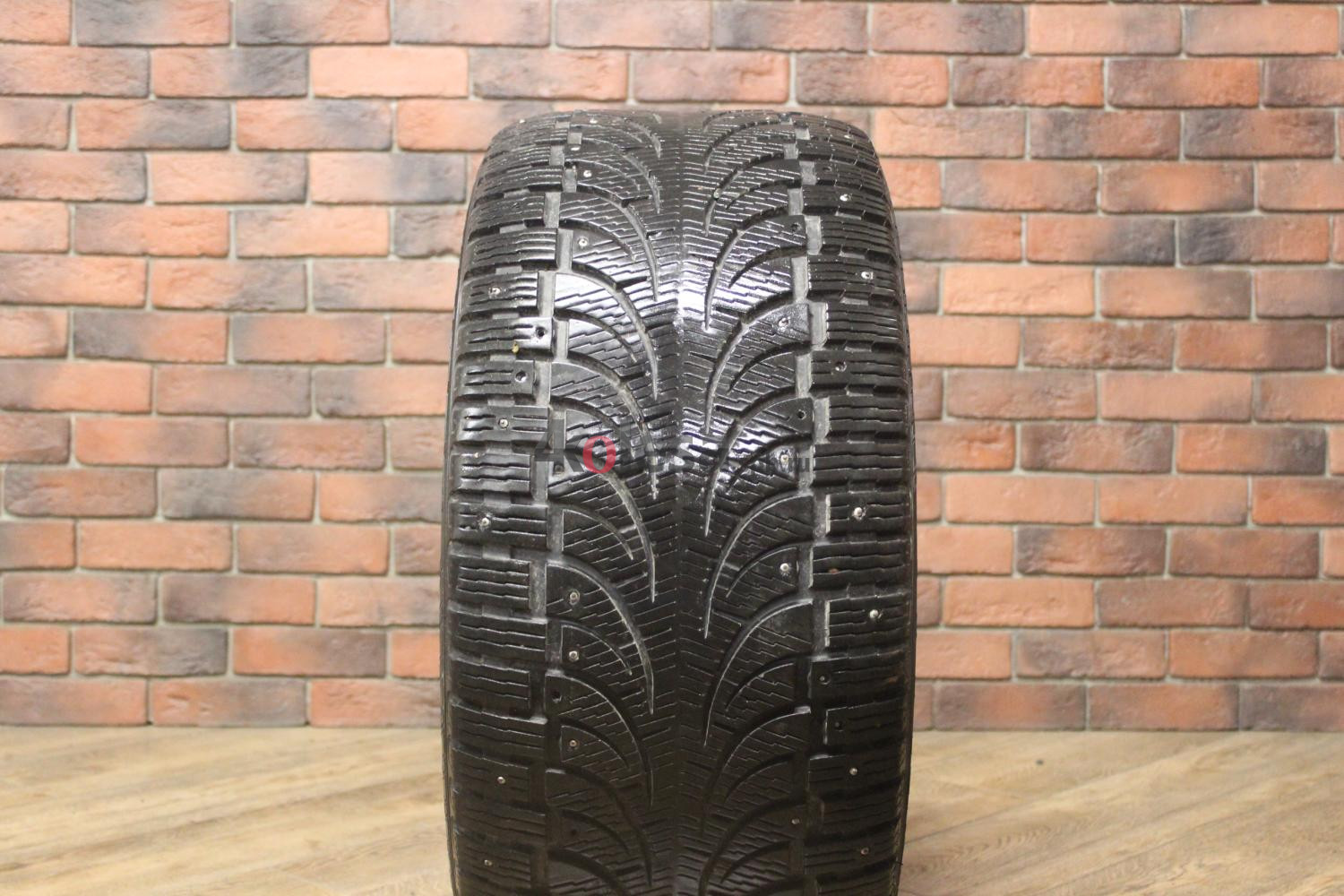 Зимние шипованные шины R20 315/35 Pirelli Winter Carving Edge RFT бу (4-5 мм.) остаток шипов 70-100%