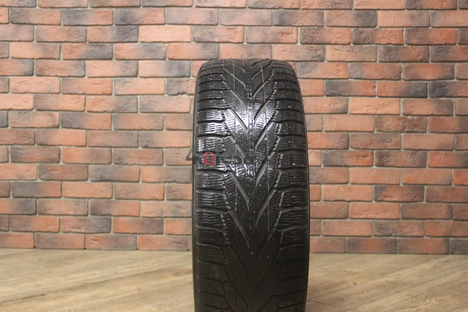 Зимние нешипованные шины R17 225/60 Nokian Tyres Hakkapeliitta R2 бу Лип. (4-5 мм.)