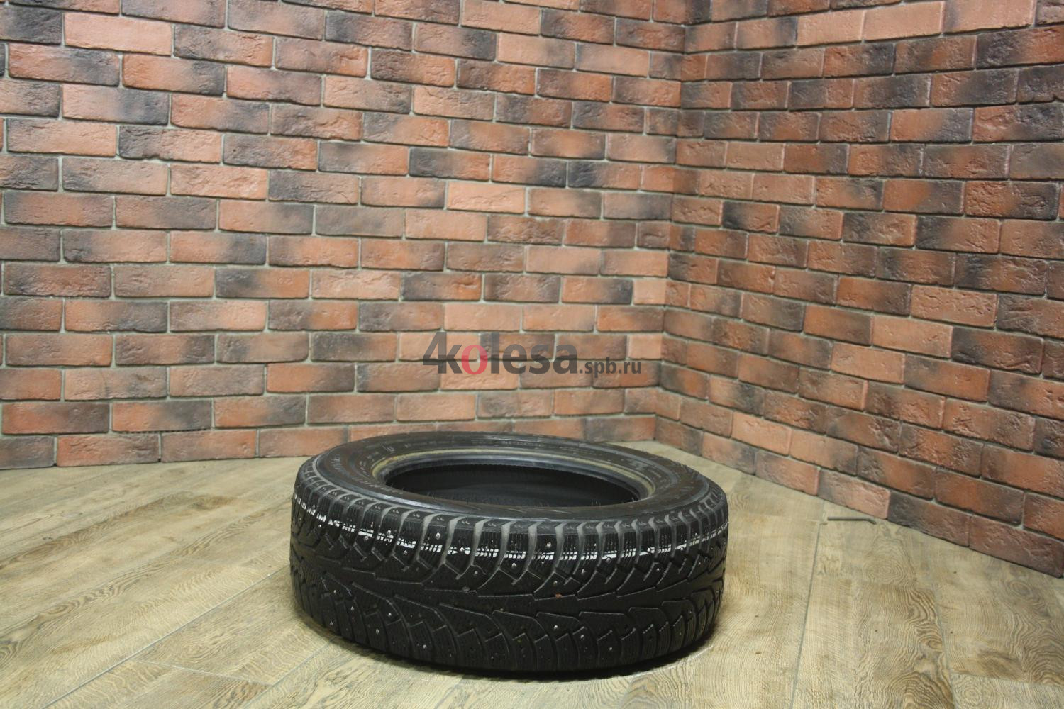 Зимние шипованные шины R15 205/65 Nokian Tyres Hakkapeliitta 5 бу (6-7 мм.) остаток шипов 70-100%