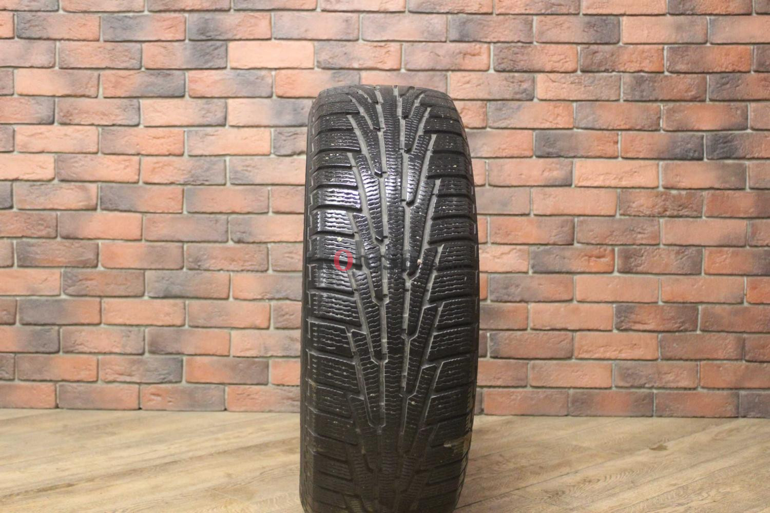 Зимние нешипованные шины R17 235/65 Nokian Tyres Hakkapeliitta R бу Лип. (6-7 мм.)
