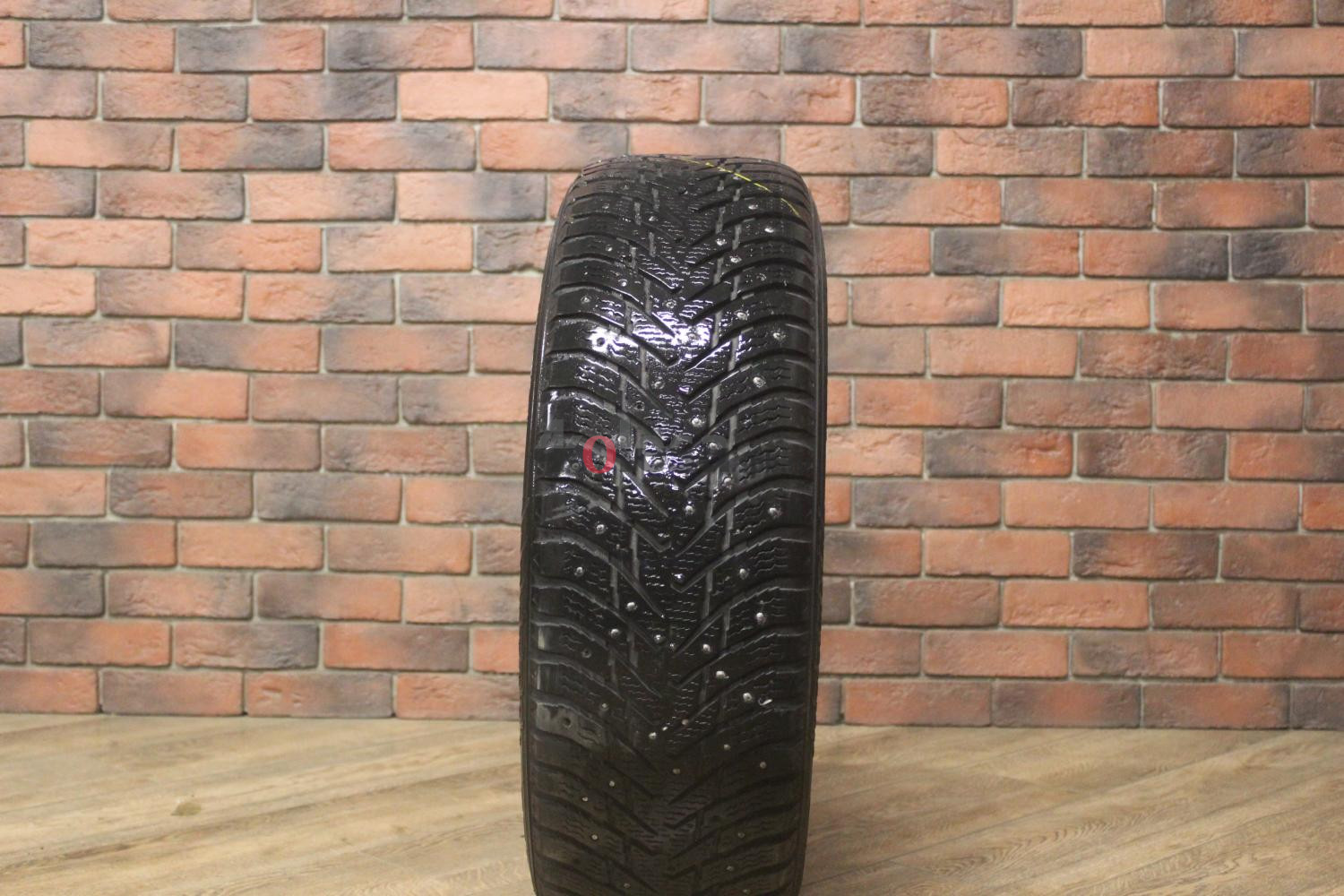 Зимние шипованные шины R17 225/65 Nokian Tyres Hakkapeliitta 8 бу (4-5 мм.) остаток шипов 70-100%