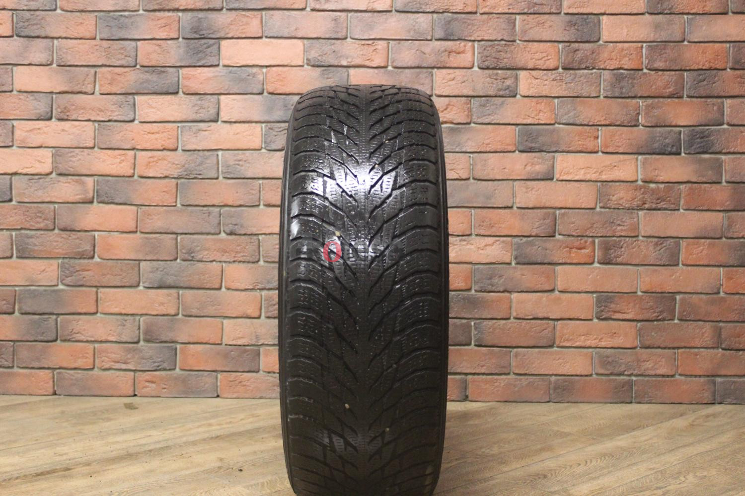 Зимние нешипованные шины R19 235/55 Nokian Tyres Hakkapeliitta R3 бу Лип. (4-5 мм.)