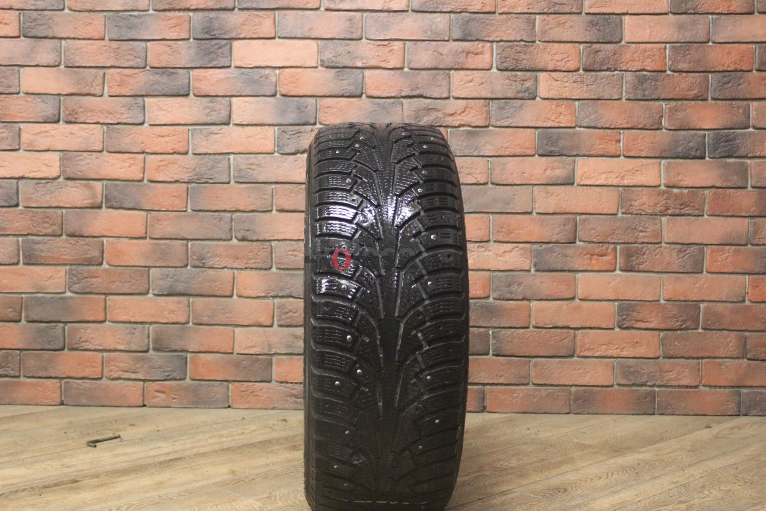 Зимние шипованные шины R17 225/55 Nokian Tyres Nordman 5 бу (4-5 мм.) остаток шипов 50-69%