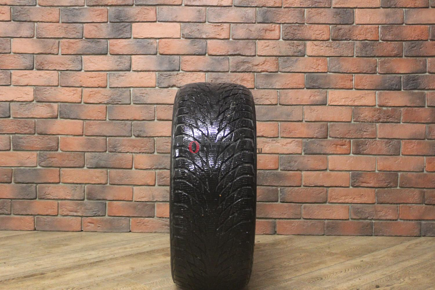 Зимние нешипованные шины R16 215/55 Nokian Tyres Hakkapeliitta R2 бу Лип. (4-5 мм.)