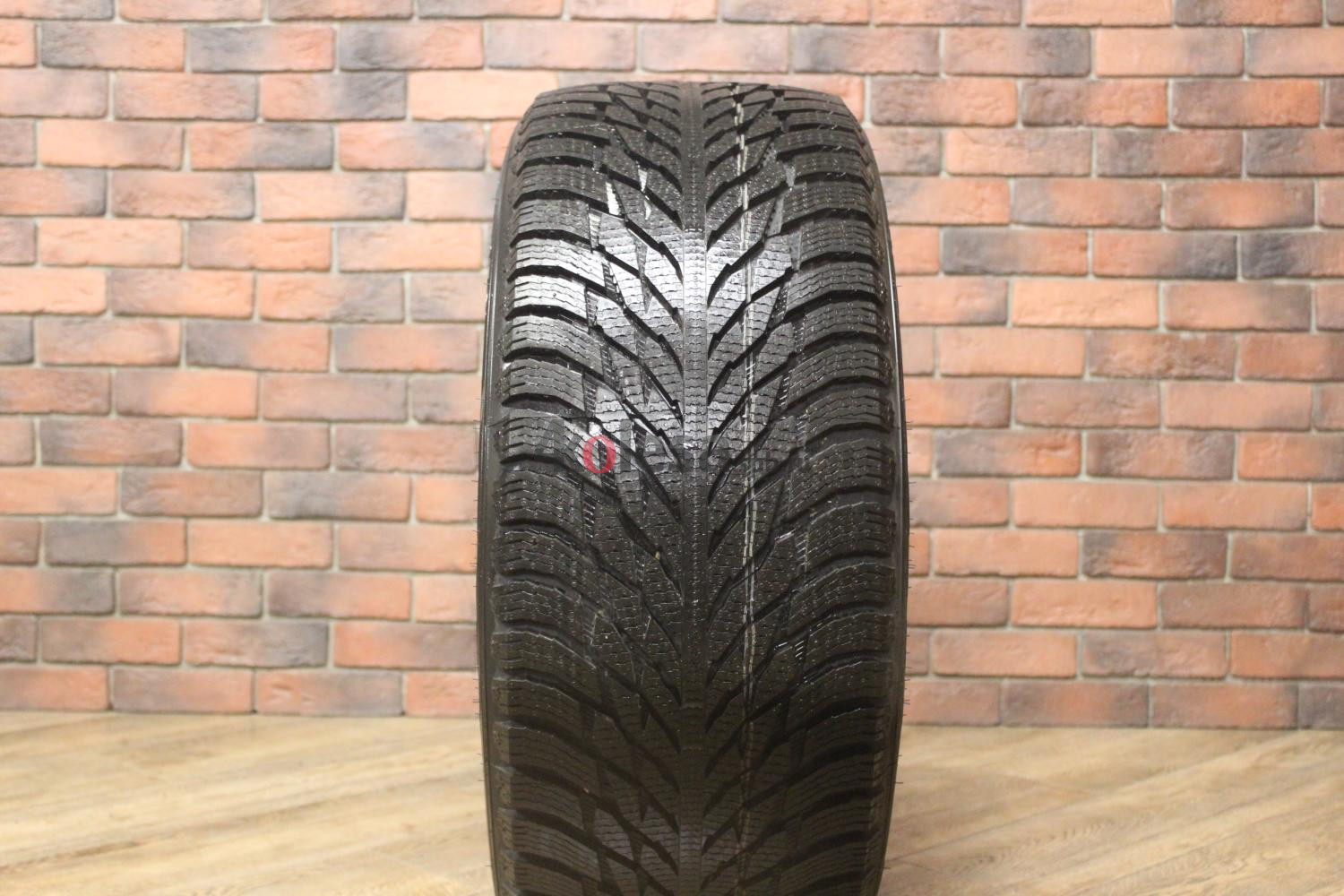 Зимние нешипованные шины R22 285/40 Nokian Tyres Hakkapeliitta R3 бу Лип. (8-9 мм.)
