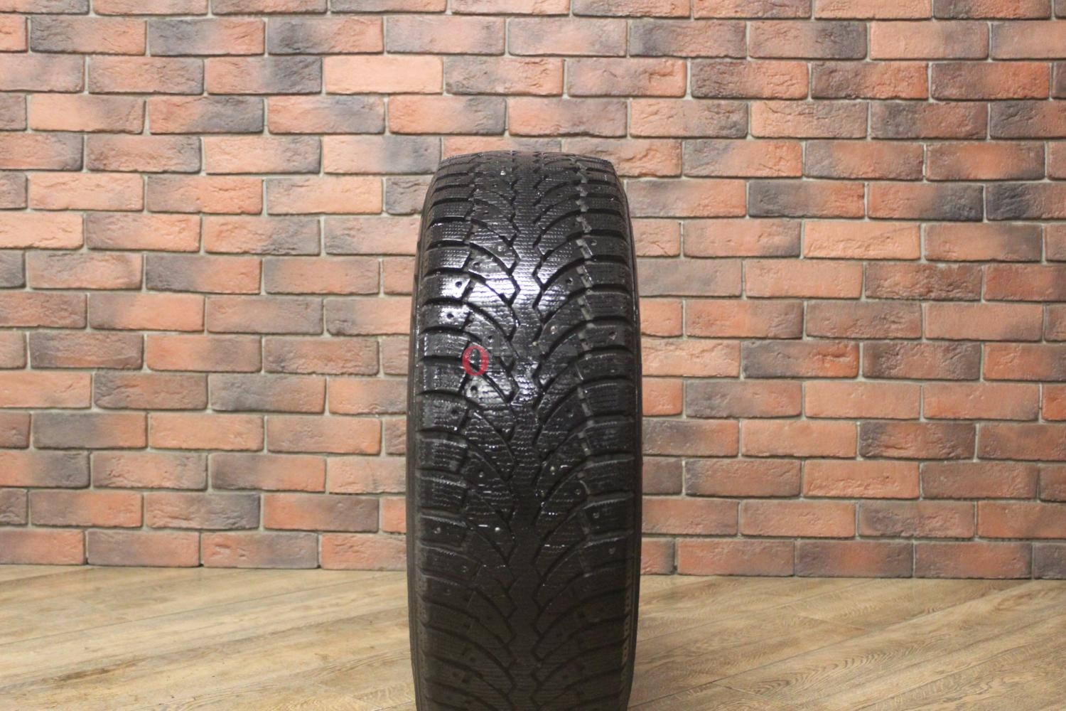 Зимние шипованные шины R17 215/60 Formula Ice бу (6-7 мм.) остаток шипов 0-25%
