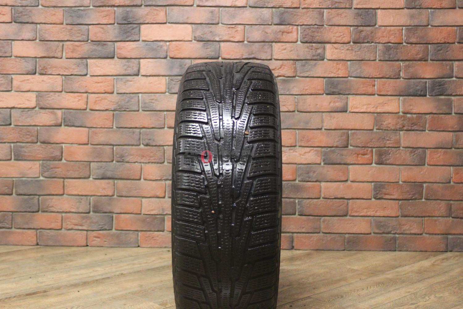 Зимние нешипованные шины R18 225/55 Nokian Tyres Hakkapeliitta R бу Лип. (4-5 мм.)