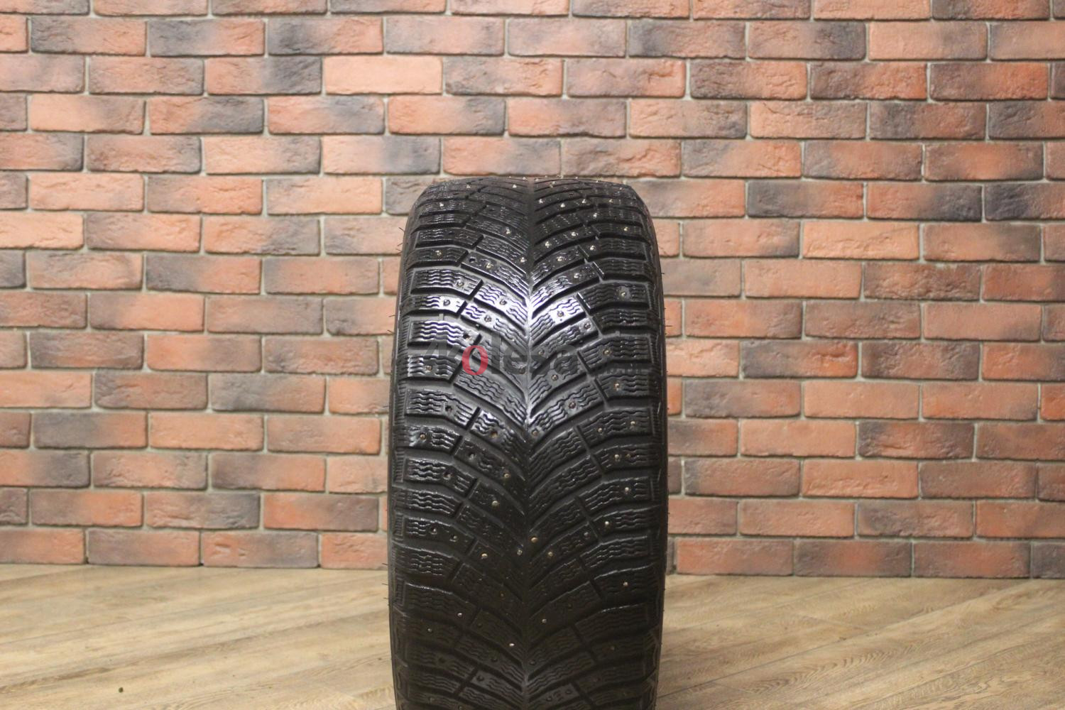 Зимние шипованные шины R18 245/40 Michelin X-Ice North 4 бу (4-5 мм.) остаток шипов 70-100%