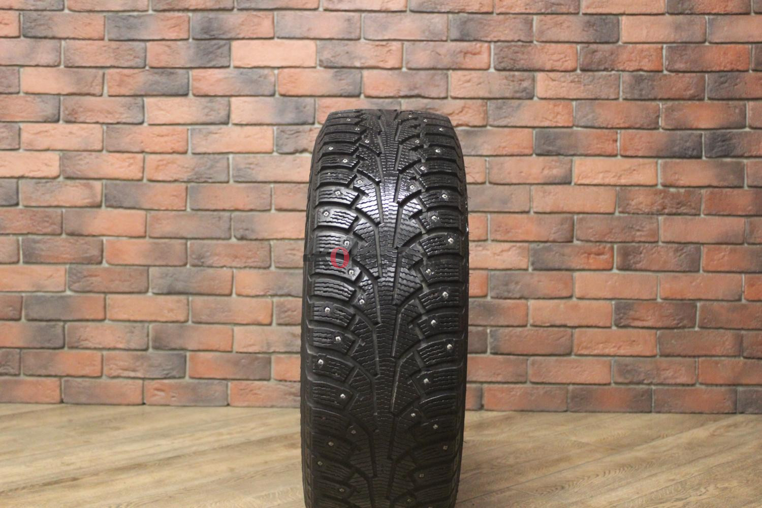 Зимние шипованные шины R16 215/65 Nokian Tyres Nordman 5 бу (6-7 мм.) остаток шипов 70-100%