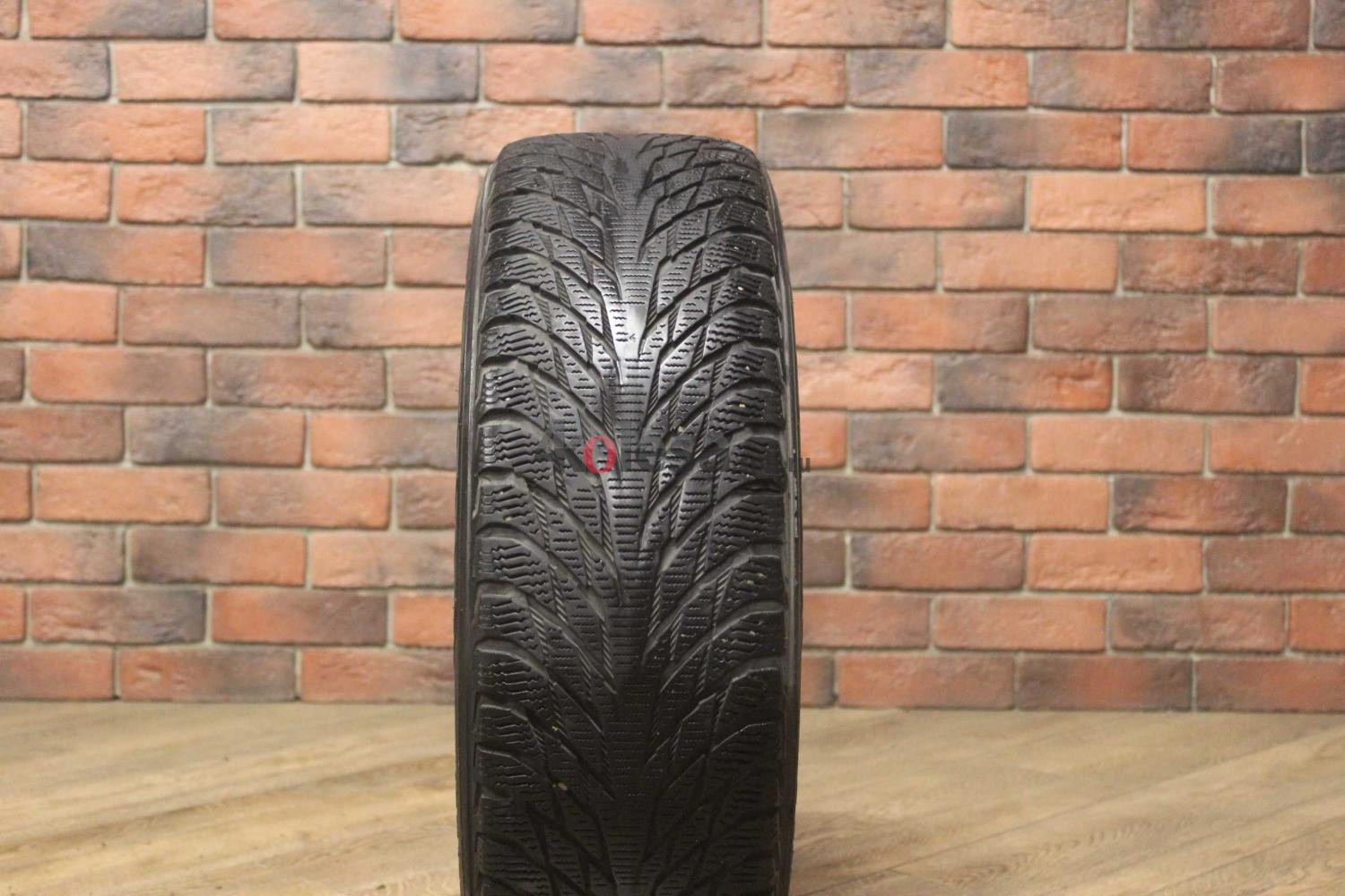 Зимние нешипованные шины R15 195/65 Nokian Tyres Hakkapeliitta R2 бу Лип. (4-5 мм.)