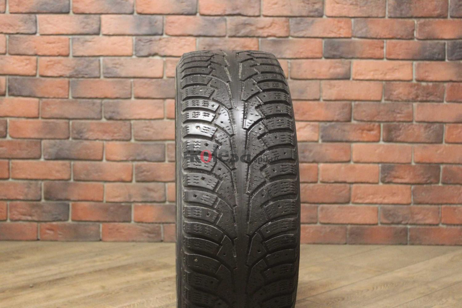 Зимние шипованные шины R16 205/55 Nokian Tyres Hakkapeliitta 5 бу (4-5 мм.) остаток шипов 0-25%