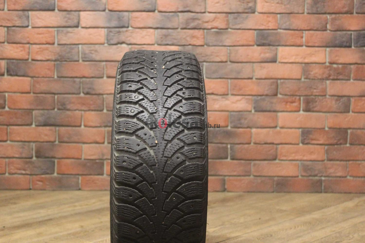Зимние шипованные шины R15 185/60 Nokian Tyres Nordman 4 бу (4-5 мм.) остаток шипов 0-25%
