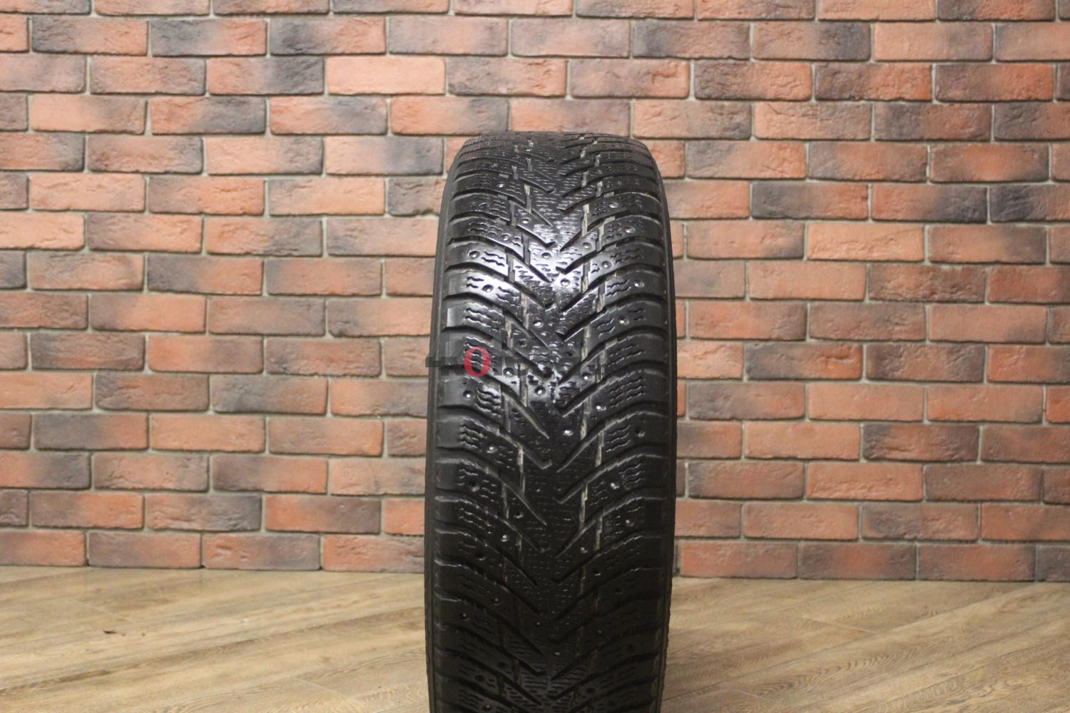 Зимние шипованные шины R17 215/65 Nokian Tyres Hakkapeliitta 8 бу (4-5 мм.) остаток шипов 0-25%