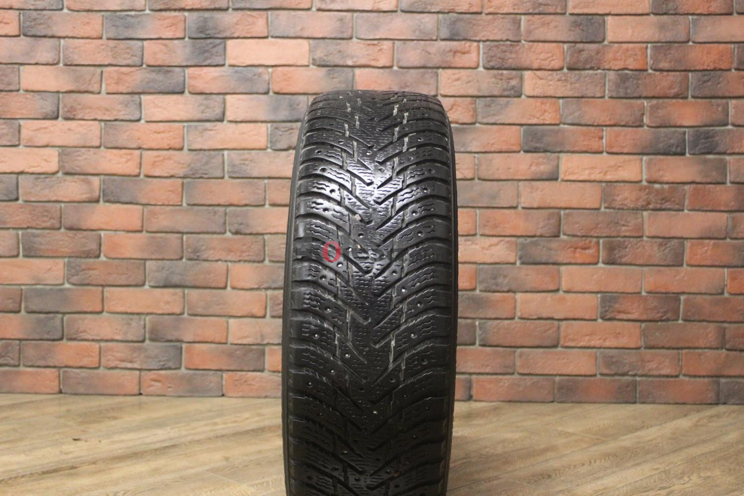 Зимние шипованные шины R17 215/65 Nokian Tyres Hakkapeliitta 8 бу (6-7 мм.) остаток шипов 0-25%