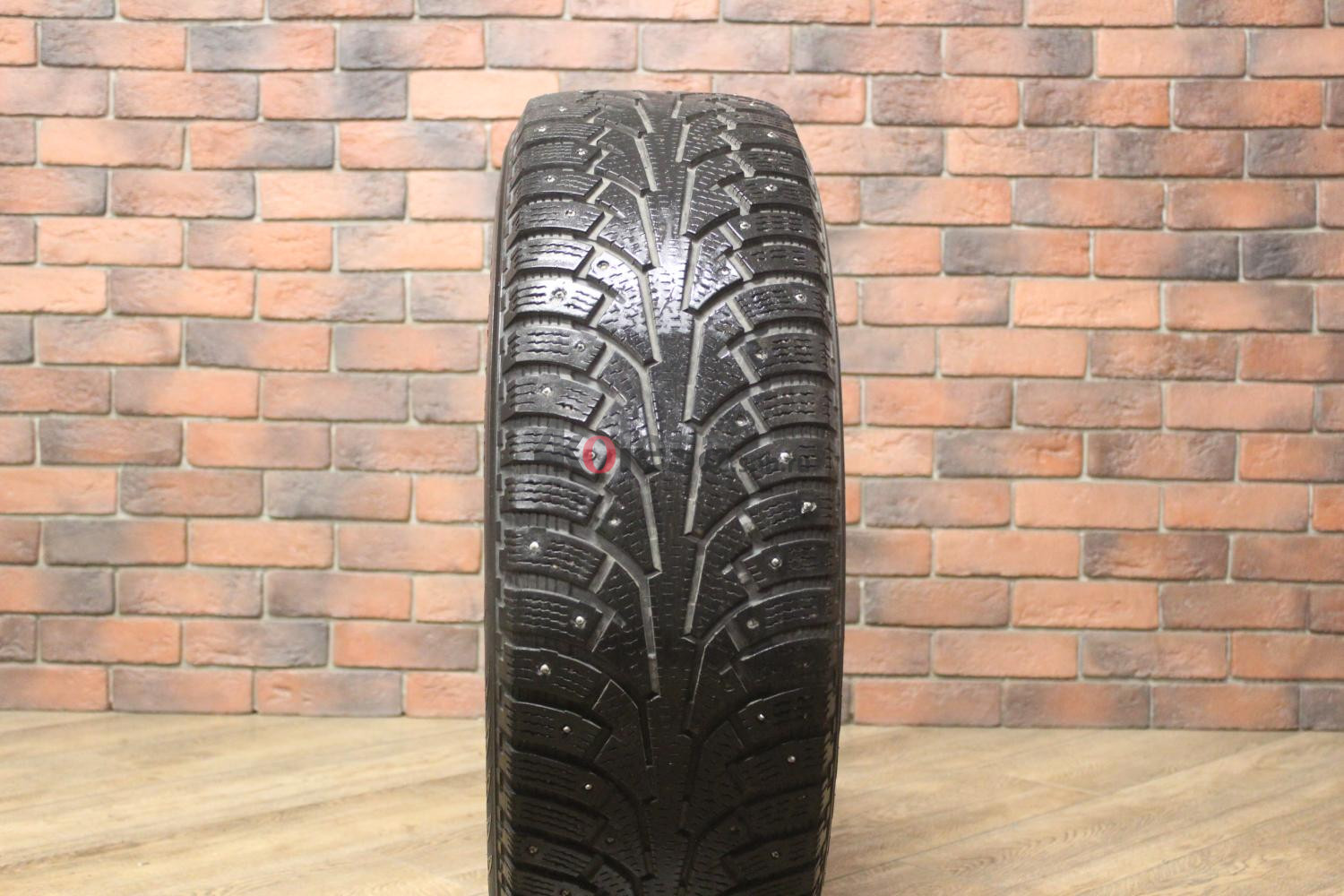 Зимние шипованные шины R18 235/65 Nokian Tyres Nordman 5 бу (6-7 мм.) остаток шипов 70-100%