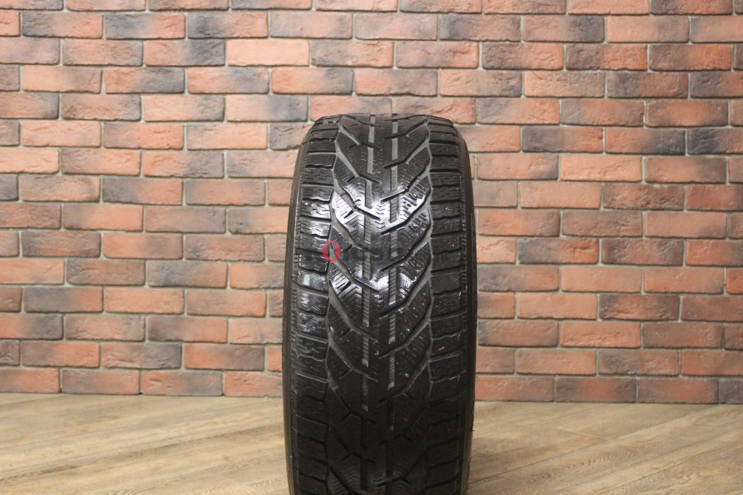 Зимние нешипованные шины R18 245/45 Tigar Winter бу Лип. (4-5 мм.)