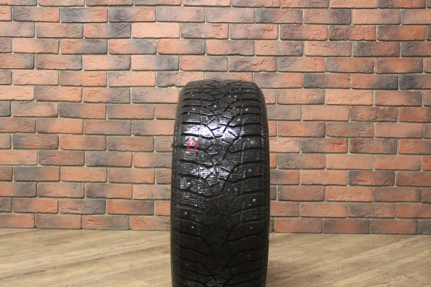 Зимние шипованные шины R16 205/55 Bridgestone Blizzak Spike-02 бу (6-7 мм.) остаток шипов 70-100%
