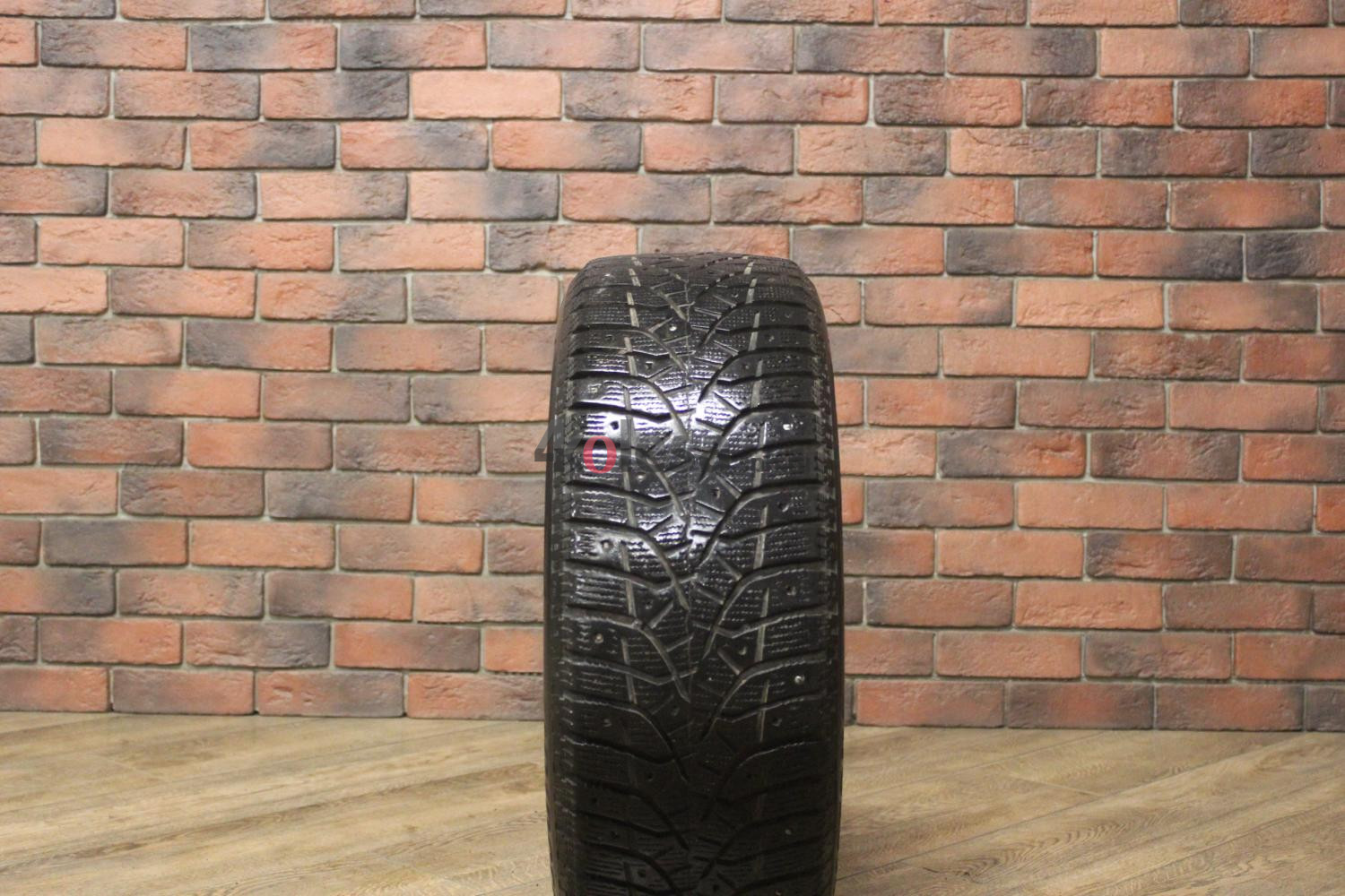 Зимние шипованные шины R16 205/55 Bridgestone Blizzak Spike-02 бу (4-5 мм.) остаток шипов 0-25%