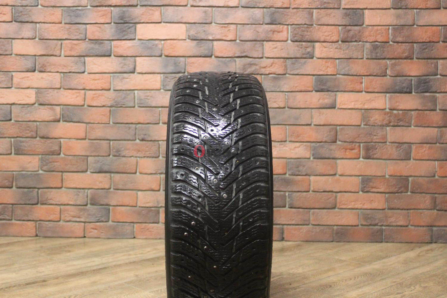Зимние шипованные шины R17 205/55 Nokian Tyres Hakkapeliitta 8 бу (4-5 мм.) остаток шипов 25-49%