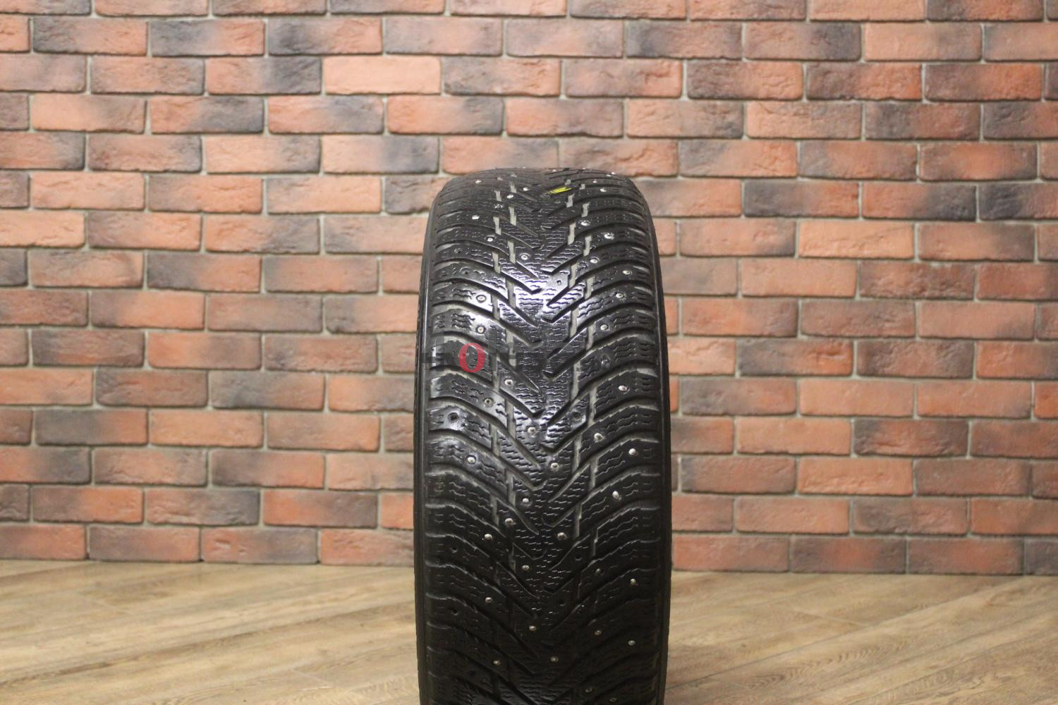 Зимние шипованные шины R17 205/55 Nokian Tyres Hakkapeliitta 8 бу (6-7 мм.) остаток шипов 70-100%