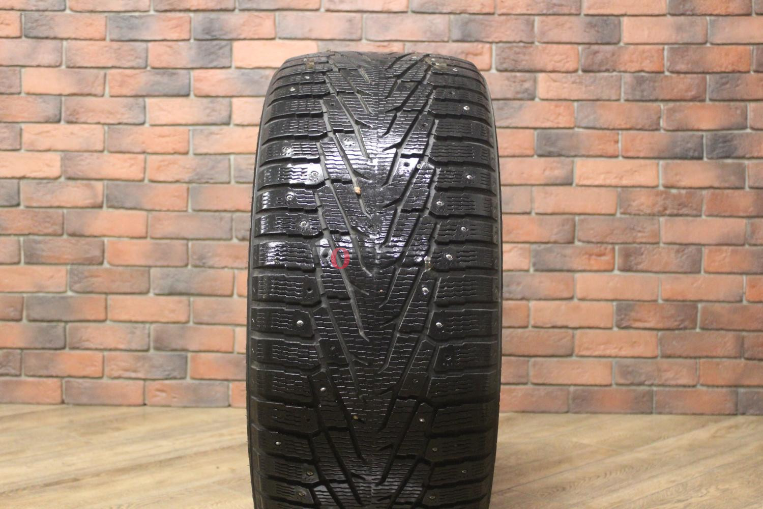 Зимние шипованные шины R21 295/40 Nokian Tyres Hakkapeliitta 7 бу (6-7 мм.) остаток шипов 50-69%