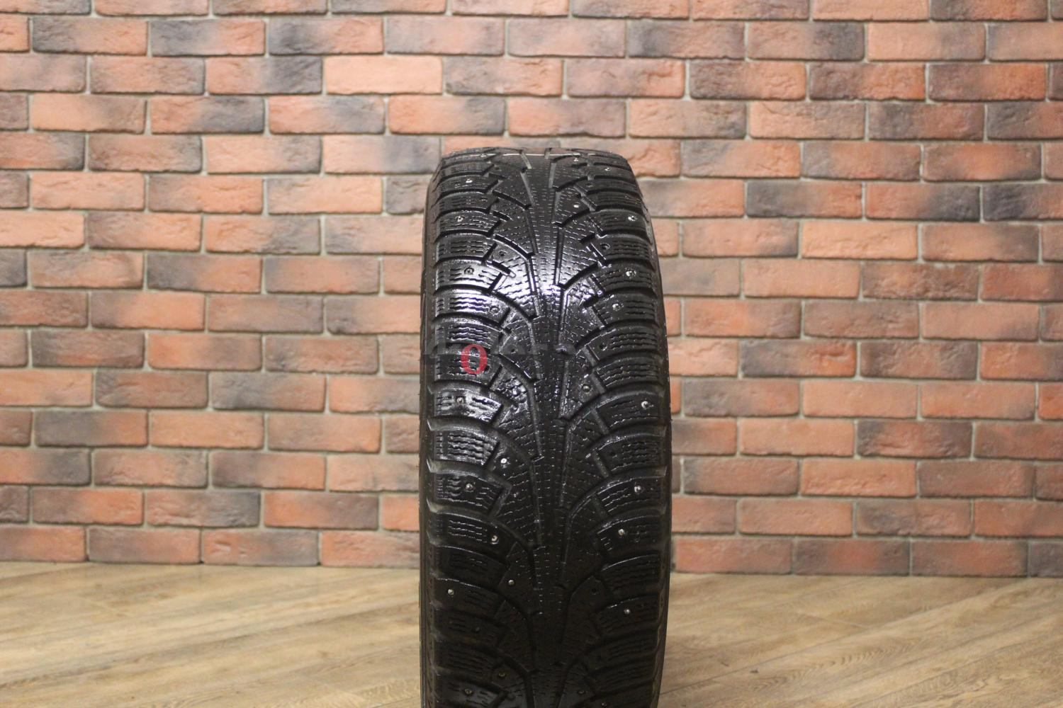 Зимние шипованные шины R16 215/65 Nokian Tyres Nordman 5 бу (4-5 мм.) остаток шипов 70-100%