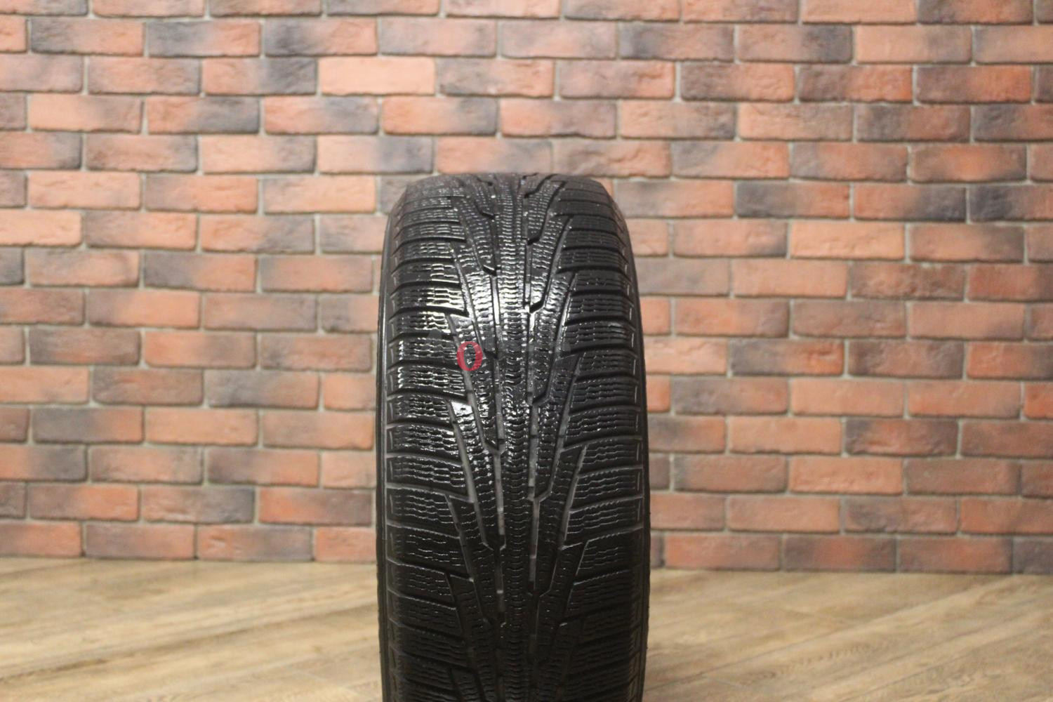 Зимние нешипованные шины R16 225/55 Nokian Tyres Hakkapeliitta R бу Лип. (6-7 мм.)